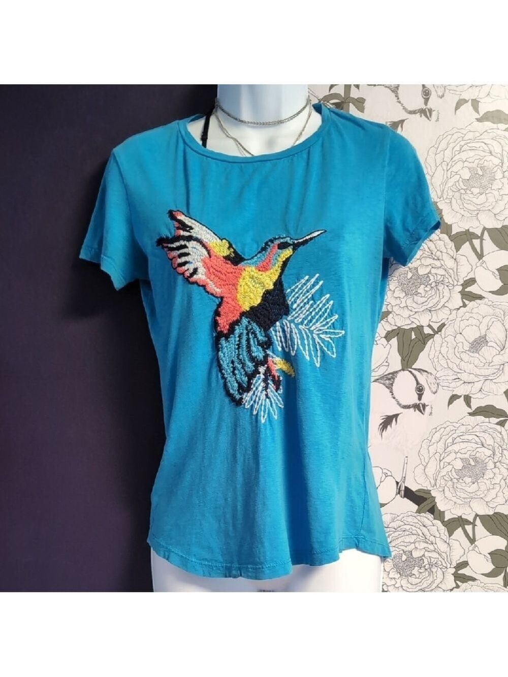 Colorful Hummingbird Embroidered Tee - Picture 4 of 6